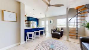 Modern Waterfront Escape with a Deck & BBQ Grill