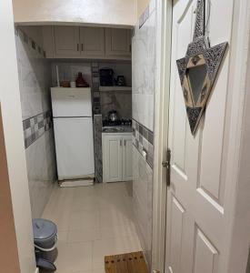 عقد الزواج مطلوب للمغاربة مع كامل الاحترام للجميع كما يرجى الالتزام بعدد الضيوف المحدد مسبقا ولا يسمح باستقبال ضيوف إضافيين