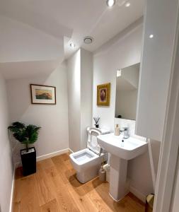 Luxe Duplex Penthouse Stay in Leeds Centre - Free Parking