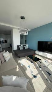 Riverside Luxe 1BR Retreat in Expo