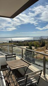 Riverside Luxe 1BR Retreat in Expo