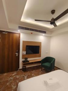 Royal Raven Hotel & Banquet Greater Noida Nearby India Expo Centre & Mart