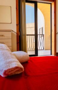 Villetta Dorata - Gozo Holiday Home with Terrace & Field View