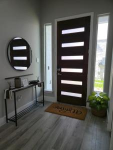 The Pershing Pad is at a Central location 3BR Sleeps 10