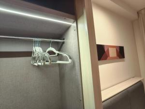 Molek Regency Studio 10 min Austin I 15 min CIQ -4pax PetFriendly, Netflix High Floor Unblock City Pool View, 1Carpark