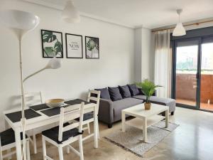 Cortes Suite - Pool paddle tennis court and gym