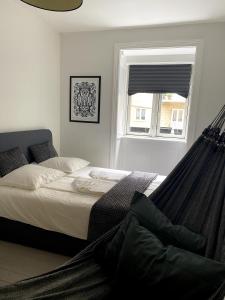 Quiet room in lively area with helpful Host!