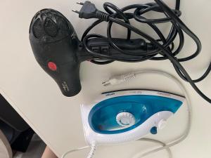 Kit located in the mall and close to the metro