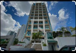 Kit located in the mall and close to the metro