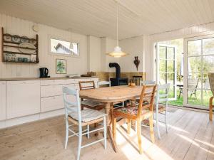 6 person holiday home in Bindslev