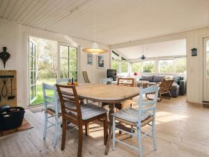 6 person holiday home in Bindslev