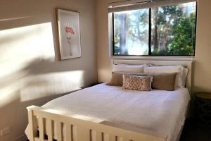 On The Jetty Lake-view Apartment