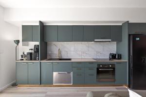 Bright Stay in Sydney with Harbour Bridge Views