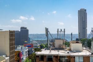 Bright Stay in Sydney with Harbour Bridge Views