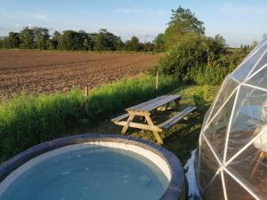 Dome One with Hot Tub, Lincoln, Projector, Firepit