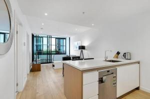 Fortitude Valley 1BRM with Skyline Views