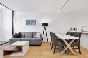 Fortitude Valley 1BRM with Skyline Views