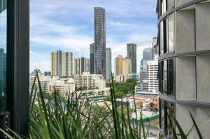 Fortitude Valley 1BRM with Skyline Views