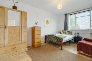 Zone 1 Spacious Serviced Apartment in Central London