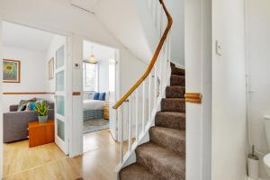 Zone 1 Spacious Serviced Apartment in Central London