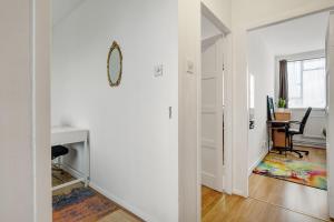 Zone 1 Spacious Serviced Apartment in Central London