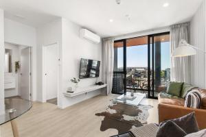 Live the High Life 1 Bdrm Luxury With Park