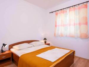 Spacious and Cozy Seafront Apartments - Two Bedroom Apartment with Terrace and Sea View