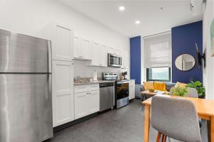 CozySuites Stunning in 1BR Downtown Pitts #11