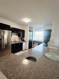 Oistins Gem 2BR, 2BA Condo, Pool & Rooftop Patio, Walk to Miami Beach