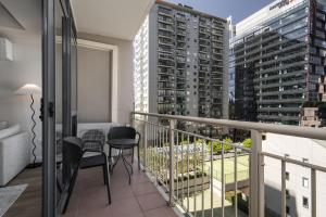 Spacious 3-Bed Apartment in Melbourne CBD