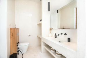 Modern 2br villa 5 mins to Bingin Beach