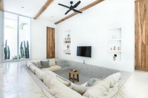 Modern 2br villa 5 mins to Bingin Beach