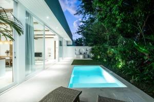 Stylish 2BR Villa, 5min to Bingins Beach Bliss