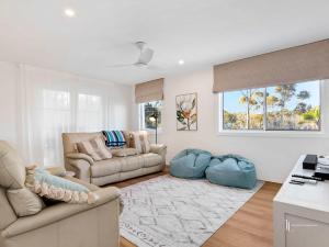 Hamptons Hideaway Walk to Beach & WiFi