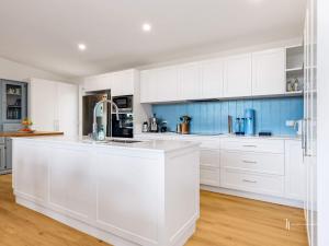 Hamptons Hideaway Walk to Beach & WiFi