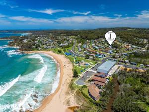 Hamptons Hideaway Walk to Beach & WiFi