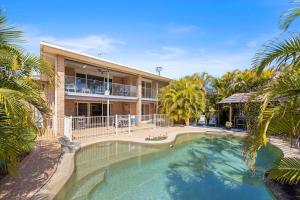 Pelicans Rest Lake Cathie - pool, beach, aircon