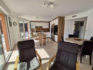Appartement moderne 4 pièces, climatisé, parking, Cavalaire-sur-Mer - FR-1-226B-248