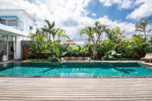 Trendy 4BR Villa, Central Canggu, 800m to Beach