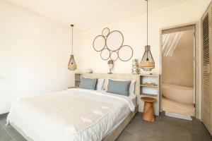 Chic 4BR Villa, Canggu Hub, 800m to Beach Bliss