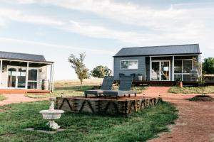 Tallagandra Hill Winery Cottages