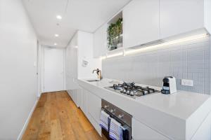 Galleria - Sleek & Sunlit Living in Glen Waverley