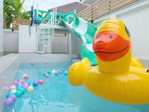 B leaf pool villa ชะอำ