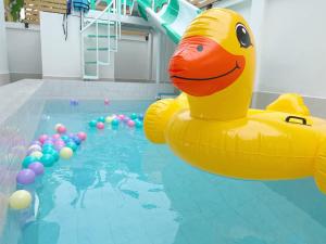 B leaf pool villa ชะอำ