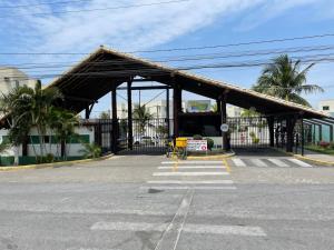 Comfort and good memories, right by the lagoon!