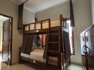 Suwardika Homestay & Dormitory