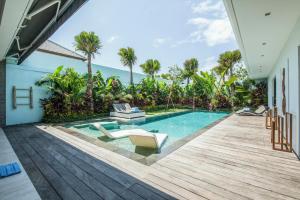 5BR Designer Villa, Walk to Beach, Luxury Living