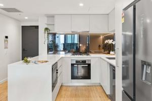 Brisbane City 2BR Apartment River and Fireworks View