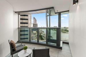 Brisbane City 2BR Apartment River and Fireworks View