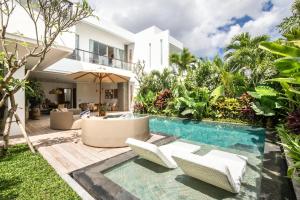 Seaside Luxury 4BR Villa, 400m to Finns, Canggu